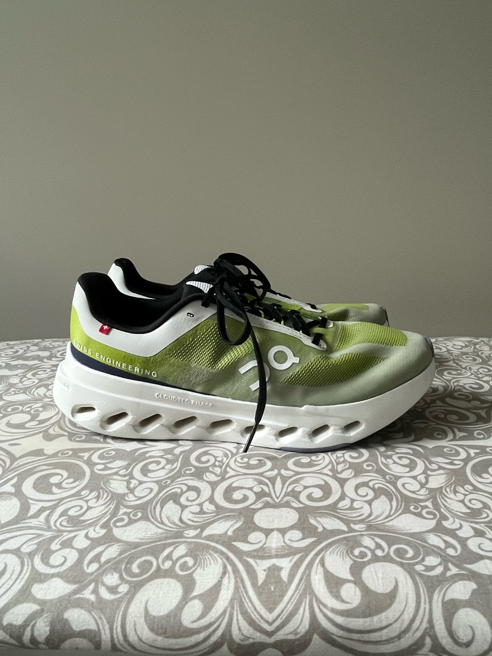 On Cloud Kiwi Ivory Cloudsurfer Next Running Sneakers